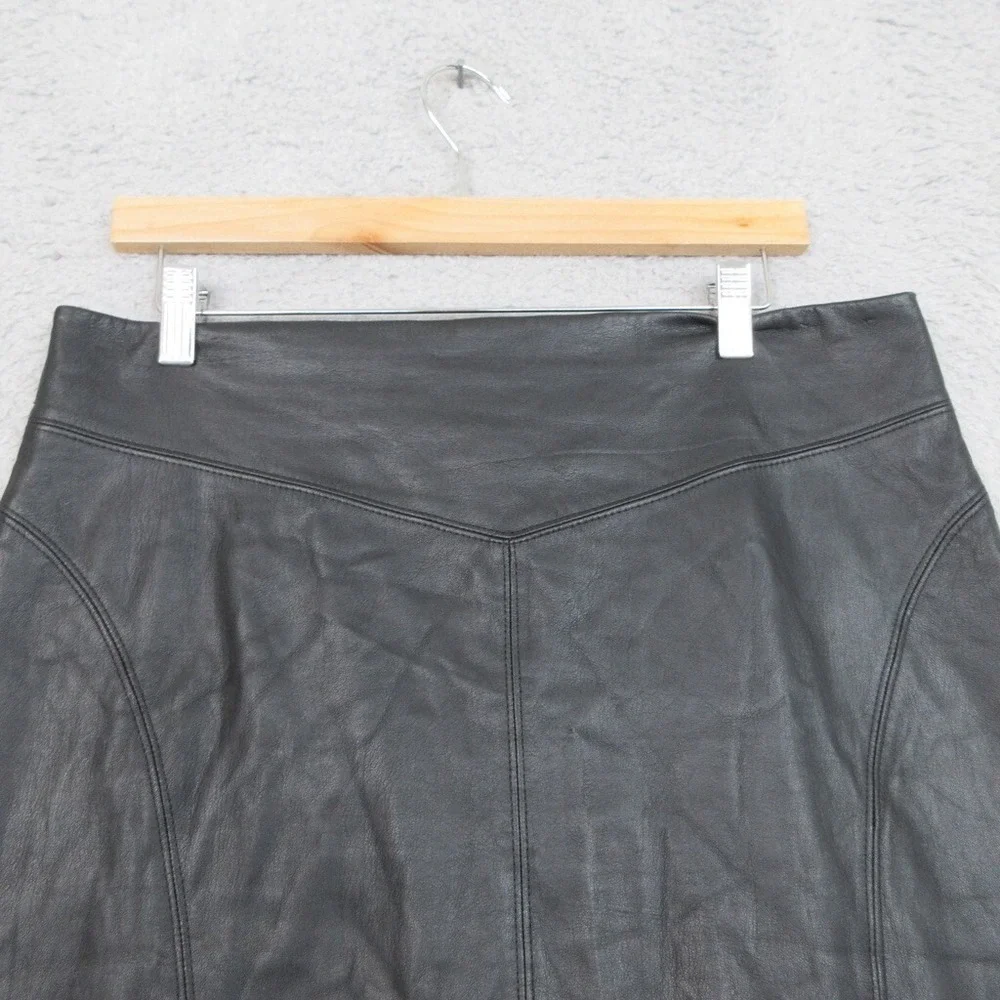 Express‎ Faux Leather Skirt Women 10 Black Chic Edgy Trendy Modern Sleek Moto